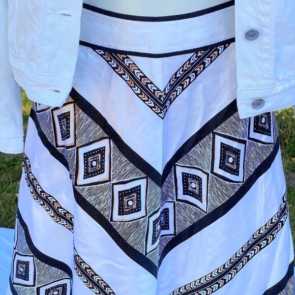 White House Black Market Aztec Silk Skirt WHBM Sz6 - Picture 1 of 13